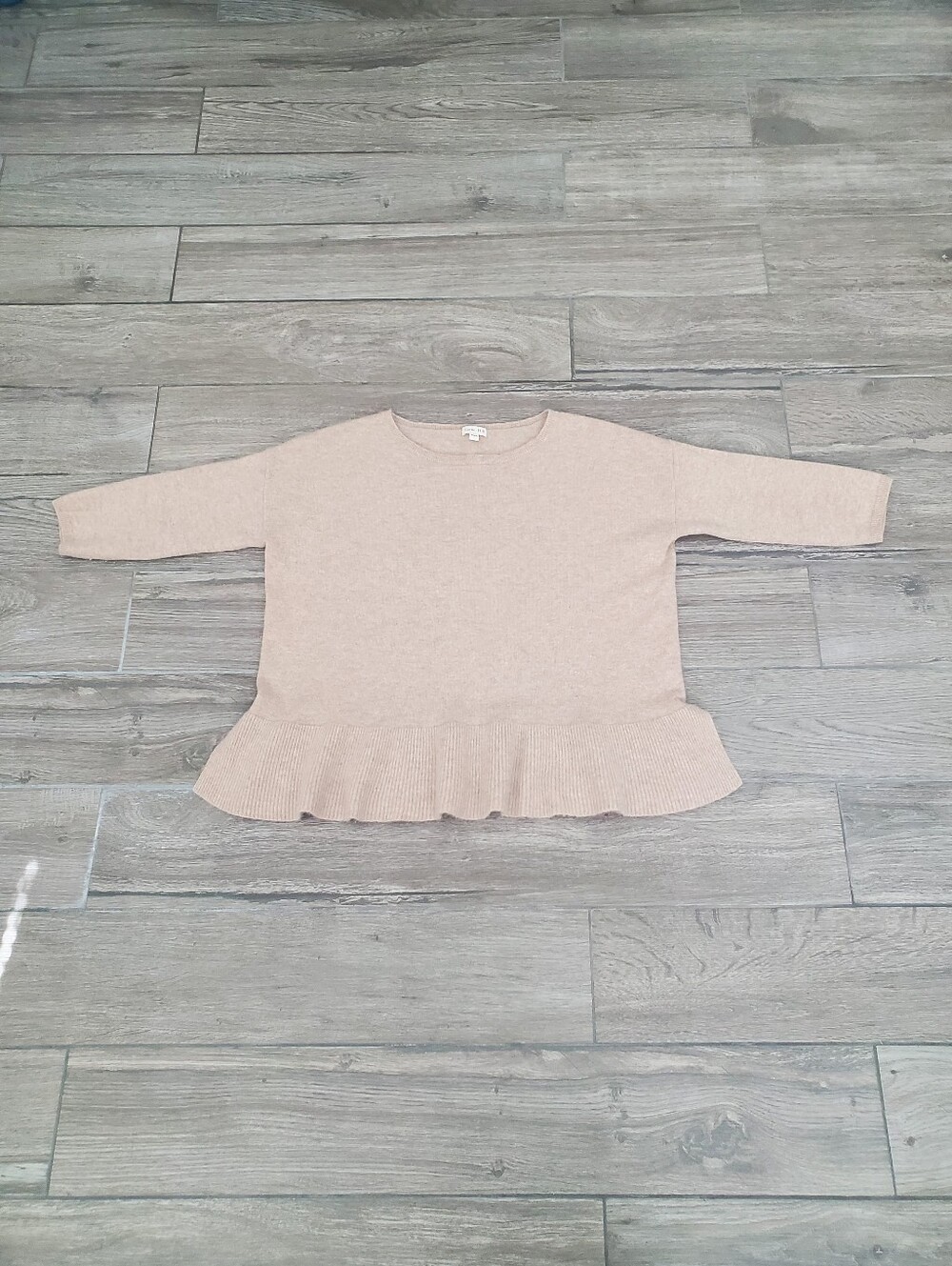 Garnet Hill 100% cashmere cream oatmeal ruffle 3/4 sleeve sweater size M